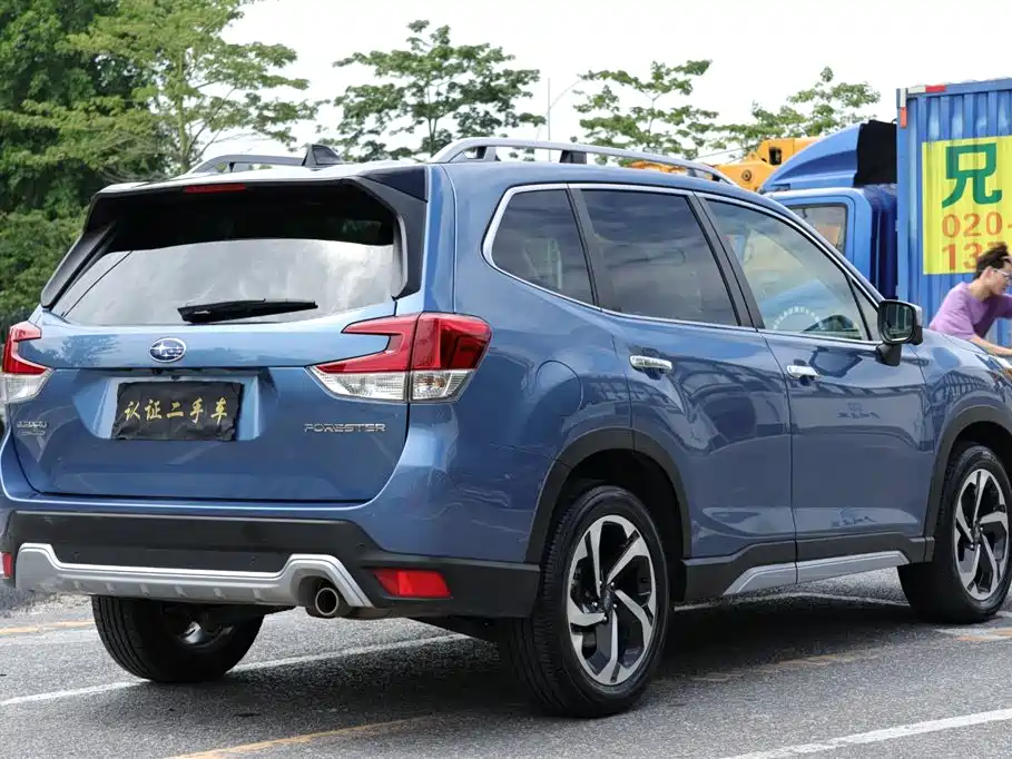 Subaru Forester 2023 — фото 4