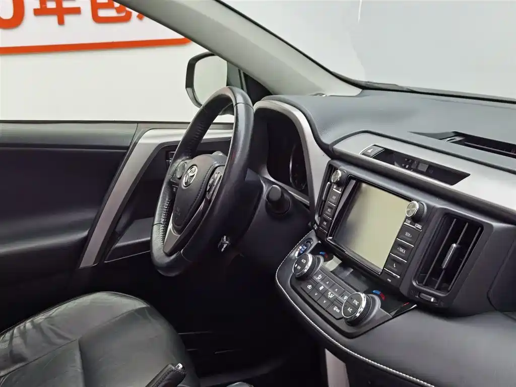 Toyota RAV4 2018 — фото 22