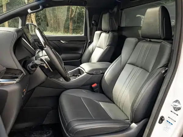 Lexus LM 2020