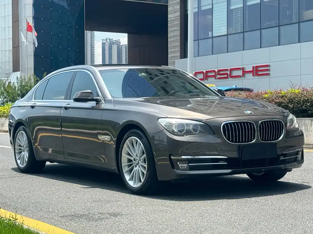 BMW 7 Series 2015 — фото 2