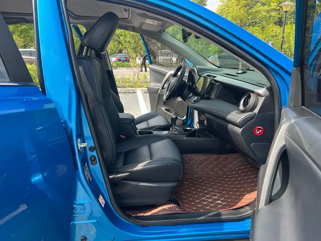 Toyota RAV4 2016 — фото 14