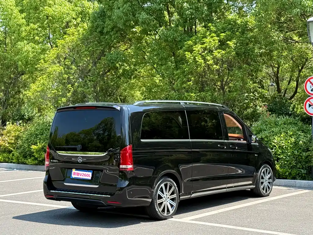 Mercedes-Benz V-Class 2023 — фото 5