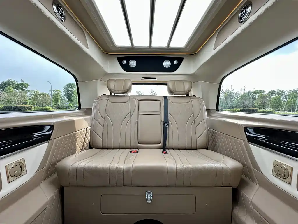 Mercedes-Benz V-Class 2020 — фото 16