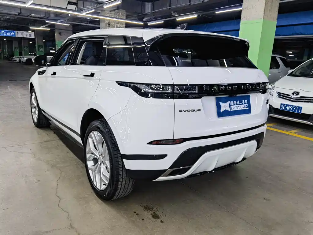 Land Rover Evoque 2023 — фото 4