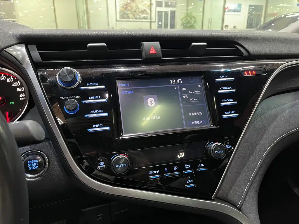 Toyota Camry 2019 — фото 12