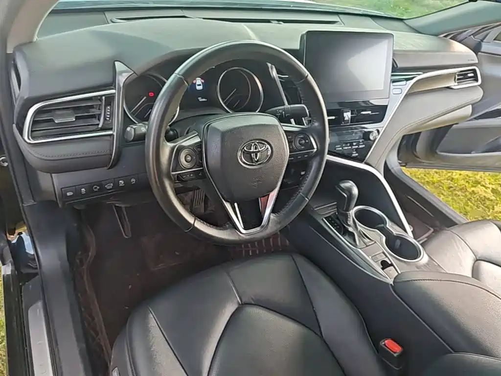 Toyota Camry 2021 — фото 10