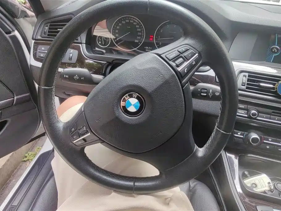 BMW 5 Series 2013 — фото 15