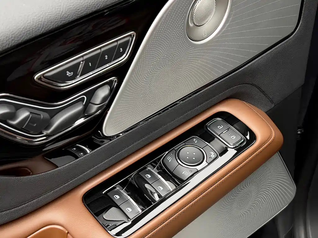 Lincoln Aviator 2021 — фото 22