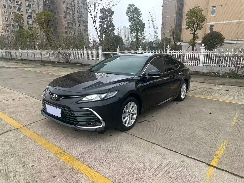 Toyota Camry 2022 — фото 3
