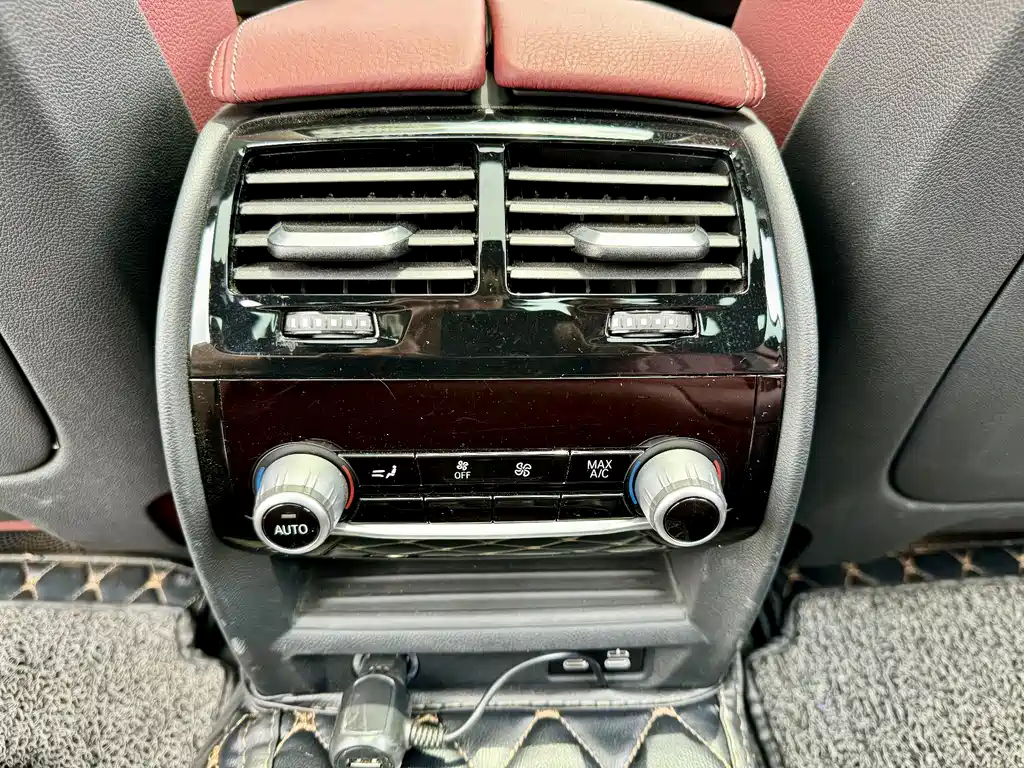BMW 5 Series 2020 — фото 9