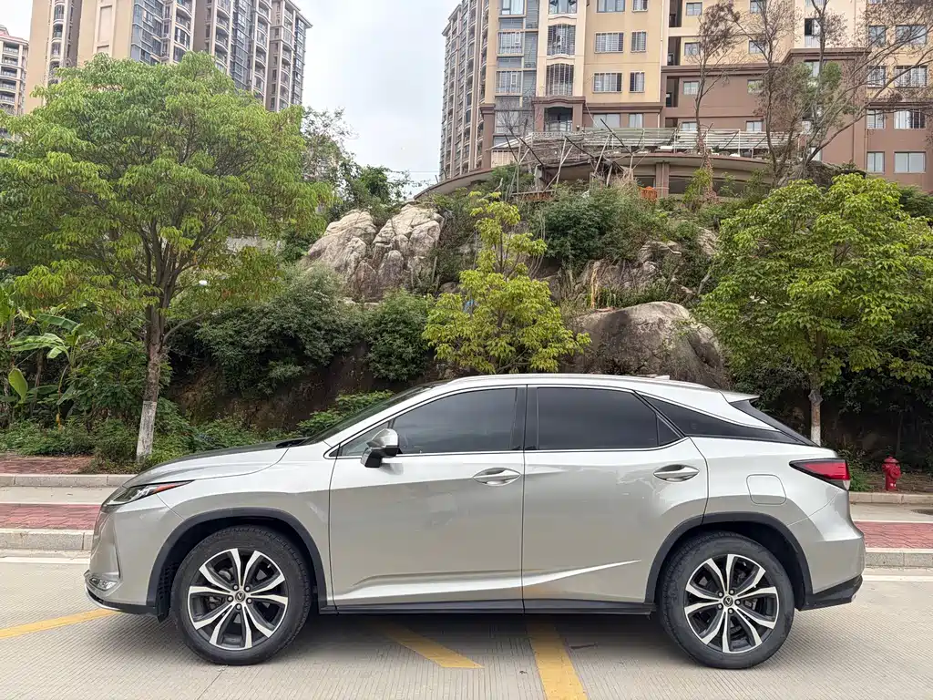 Lexus RX 2022 — фото 10