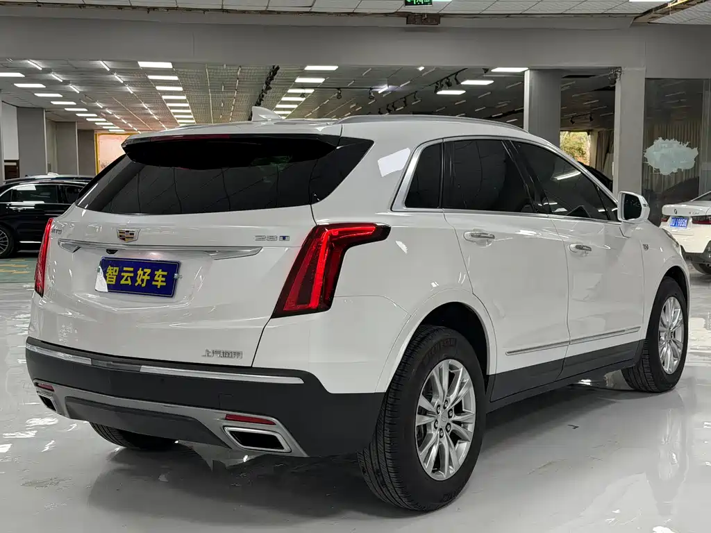 Cadillac XT5 2024 — фото 9