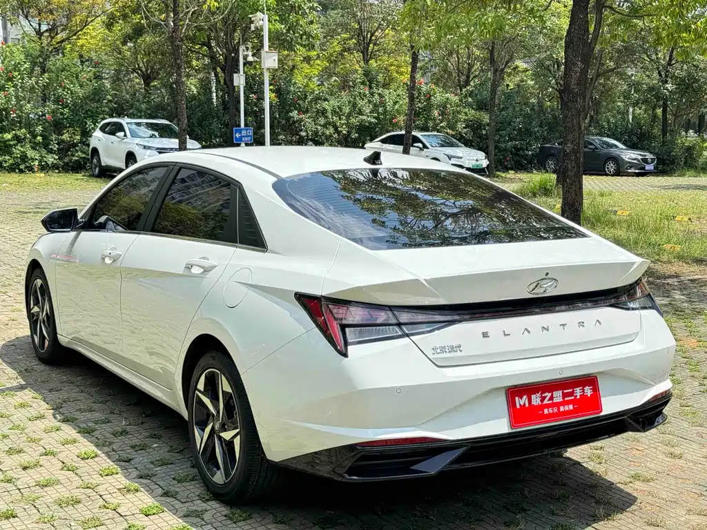 Hyundai Elantra 2022