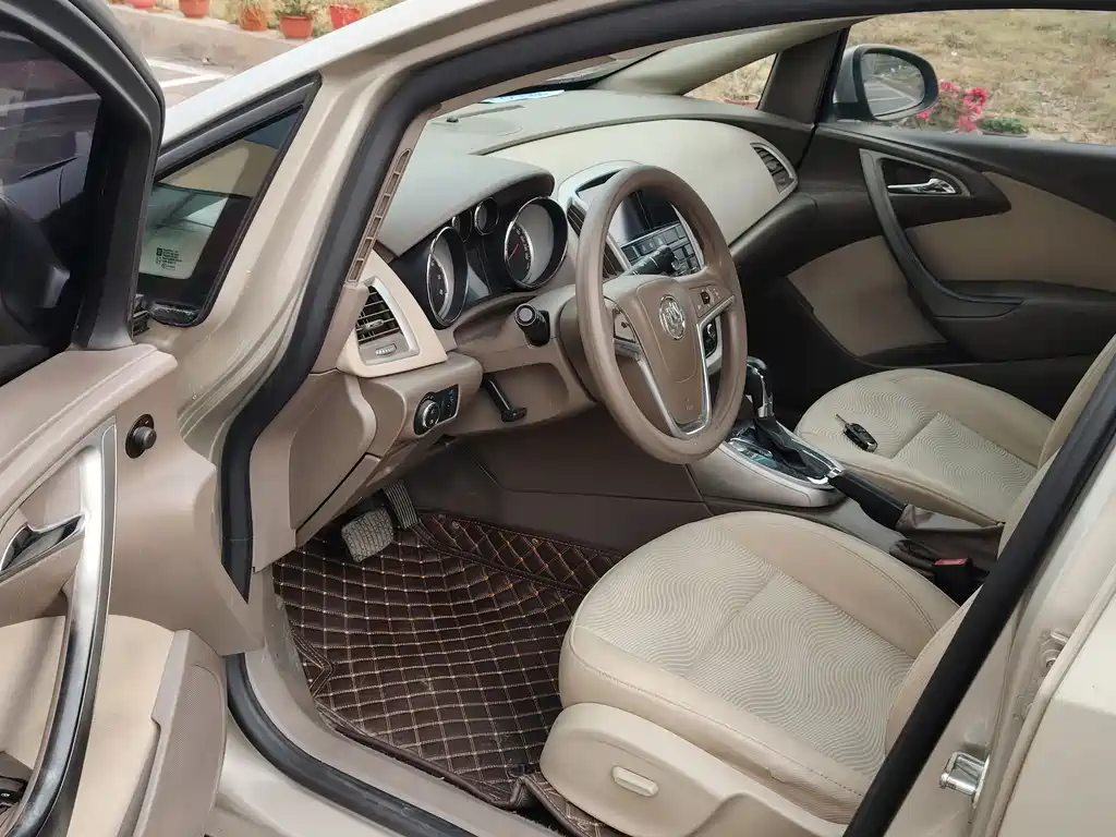 Buick Excelle 2014 — фото 12