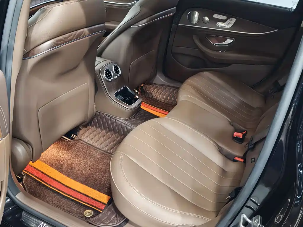 Mercedes-Benz E-Class 2022 — фото 9