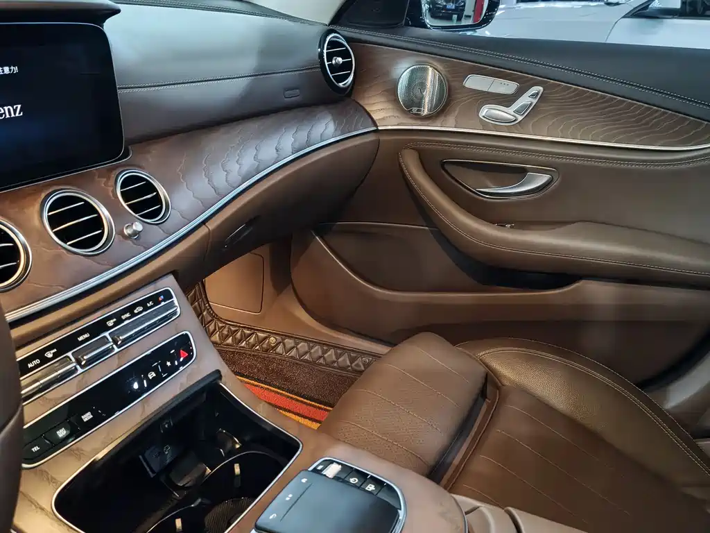 Mercedes-Benz E-Class 2022 — фото 15