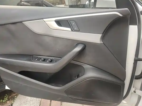 Audi A4L 2018
