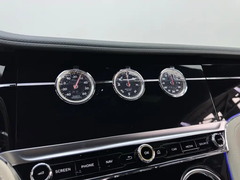 Bentley Continental 2021 — фото 20