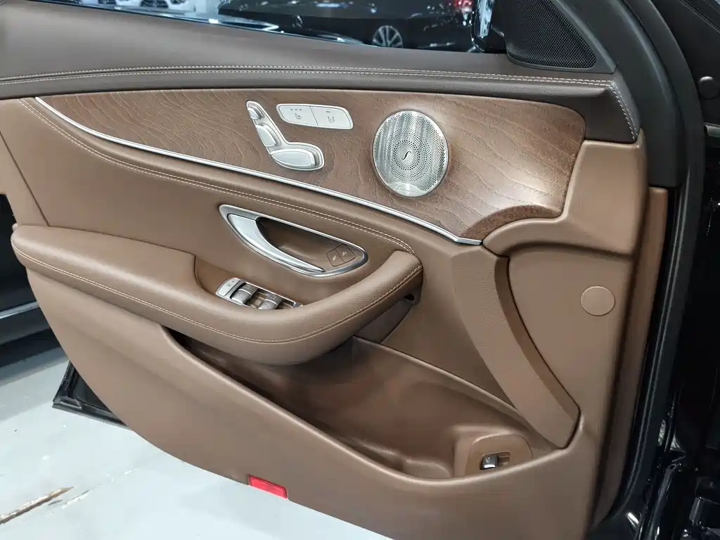 Mercedes-Benz E-Class 2022 — фото 11