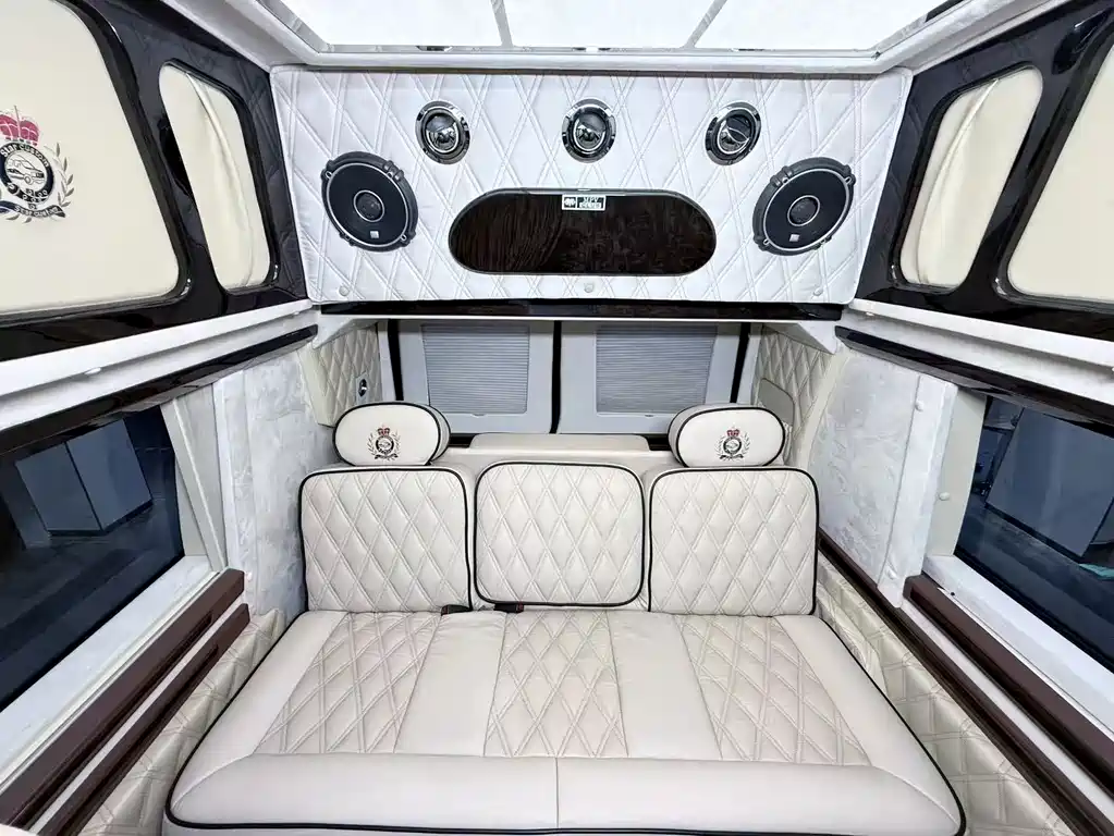 Ford E350 2015 — фото 14