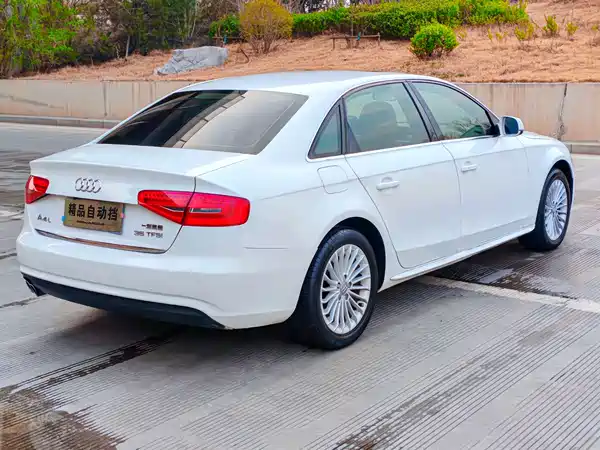 Audi A4L 2015
