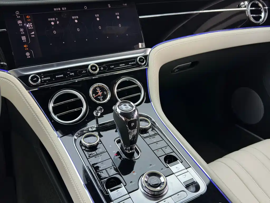 Bentley Continental 2021 — фото 18