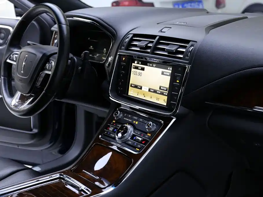 Lincoln Continental 2021 — фото 19