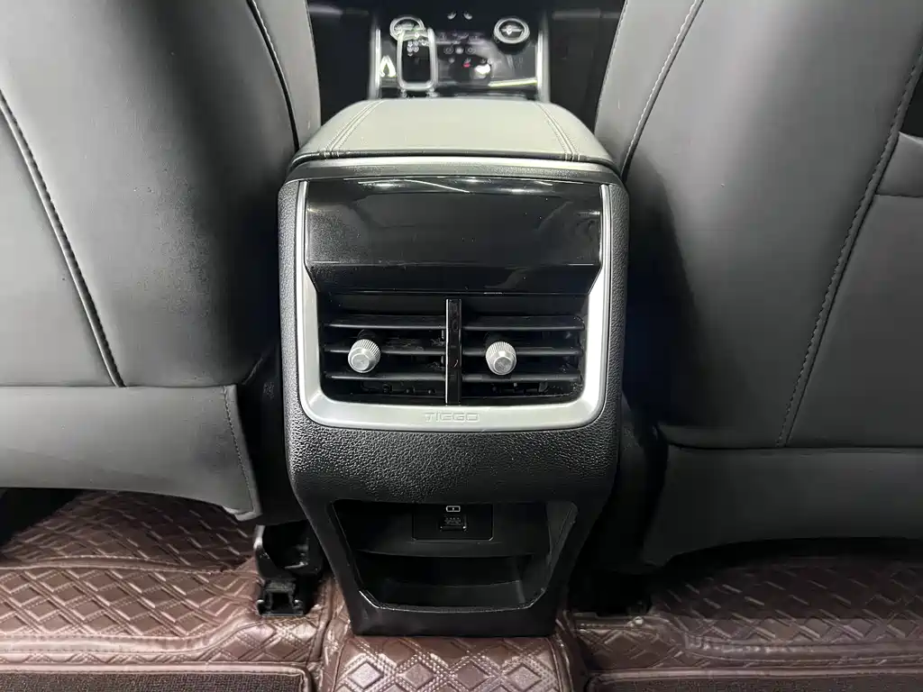 Chery Tiggo 8 2023 — фото 16
