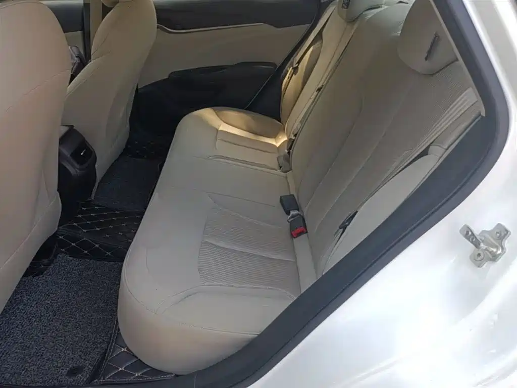 Buick Excelle 2015 — фото 17