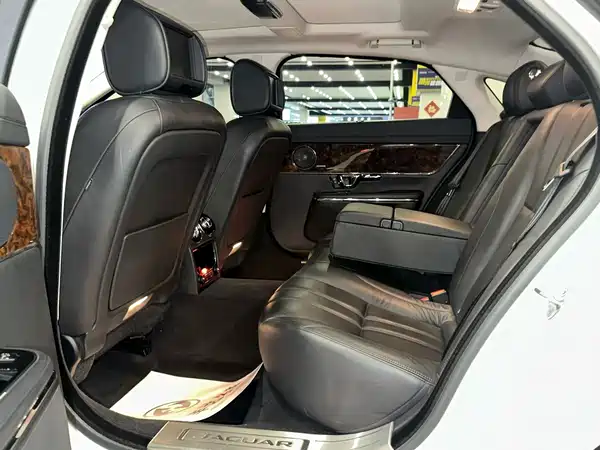 Jaguar XJ 2015