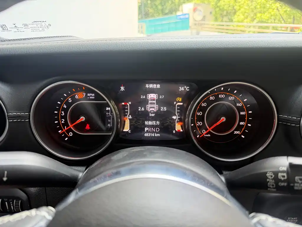 Jeep Wrangler 2019 — фото 11