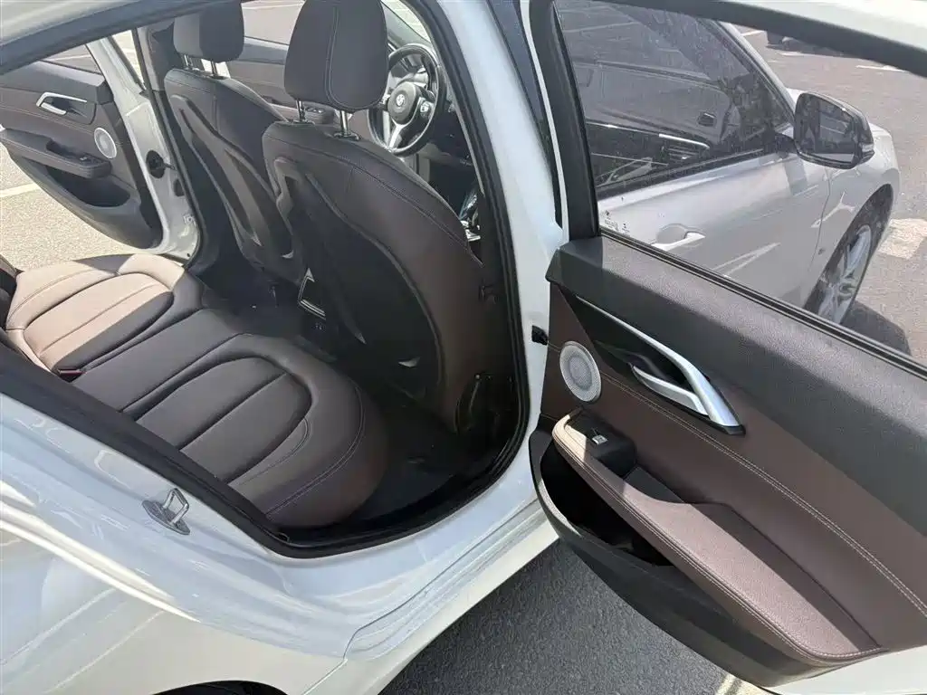 BMW 1 Series 2022 — фото 9