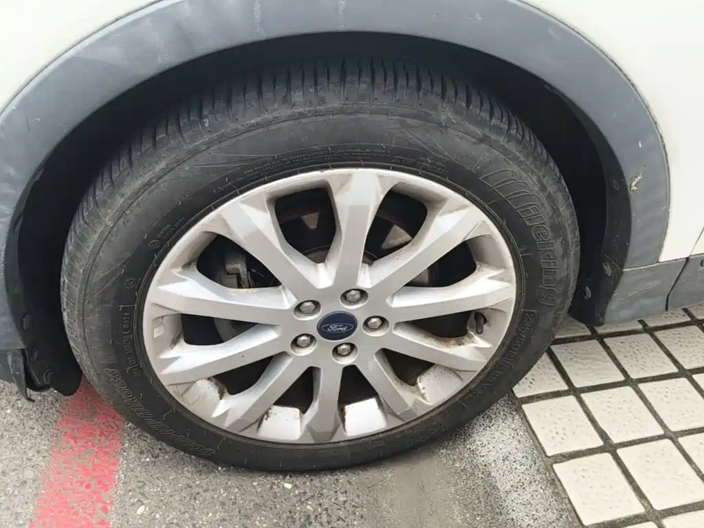 Ford Kuga 2015 — фото 23