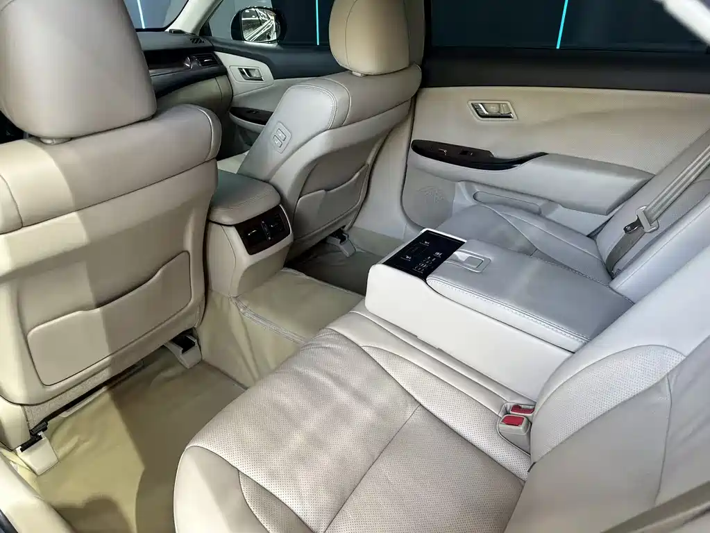 Toyota Crown 2012 — фото 10