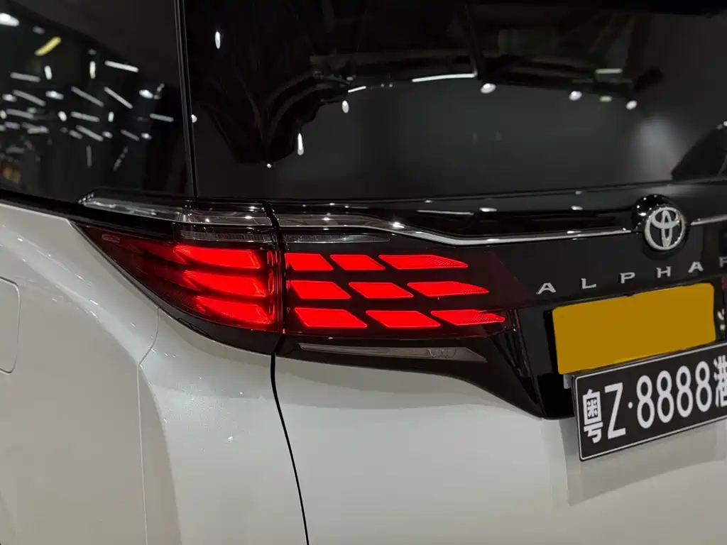 Toyota Alphard 2025 — фото 24