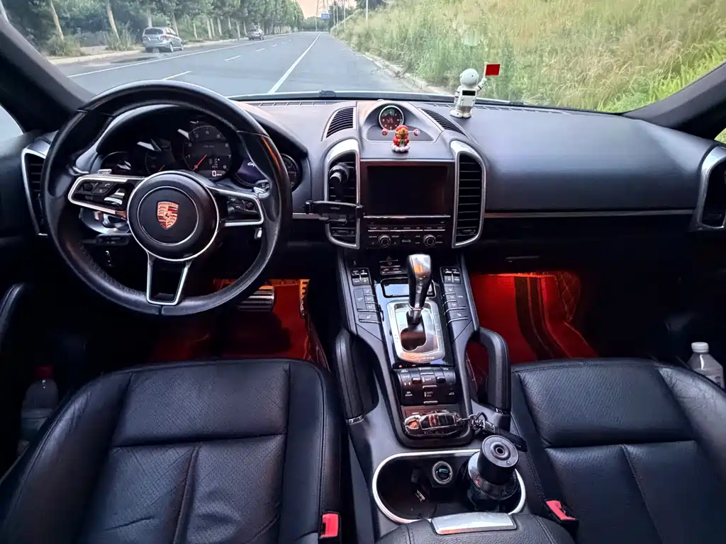 Porsche Cayenne 2015 — фото 12