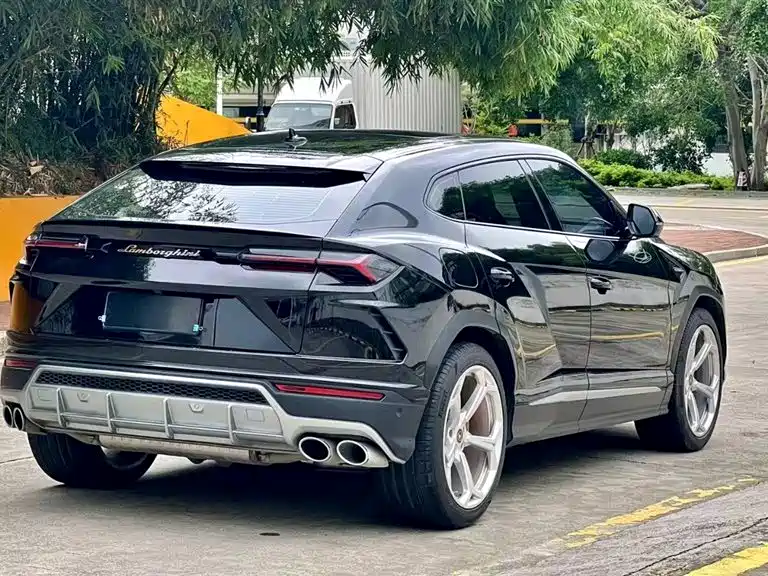 Lamborghini Urus 2021