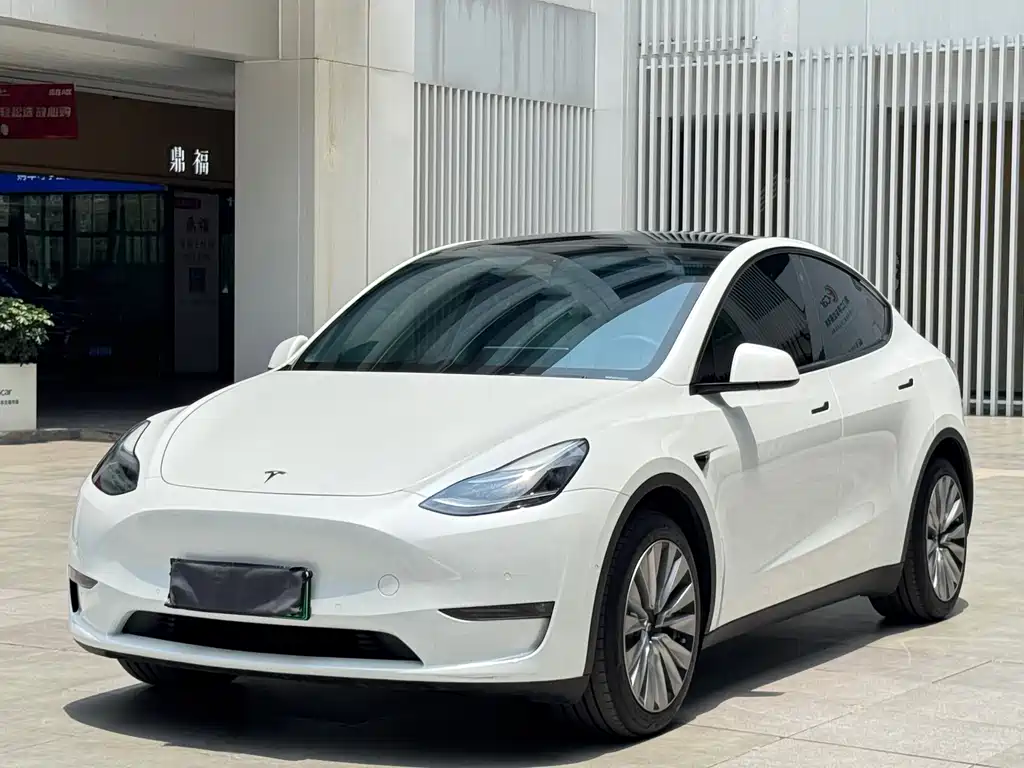 Tesla Model Y 2024 — фото 1
