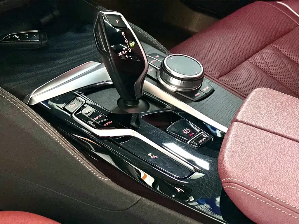 BMW 5 Series 2020 — фото 16