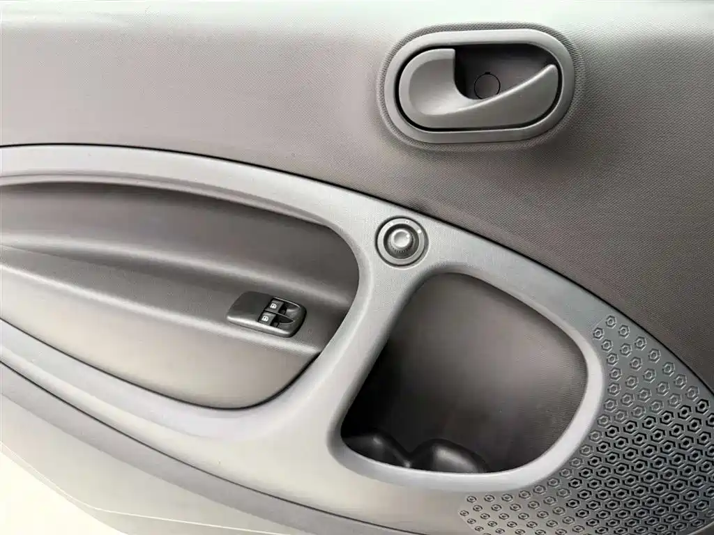 smart Fortwo 2018 — фото 19