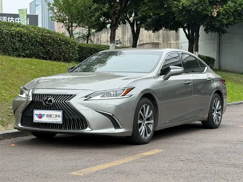 Lexus ES 2021