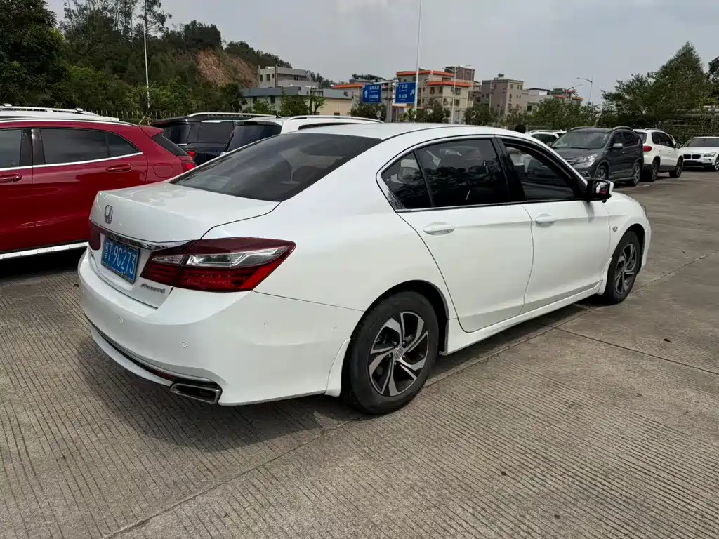 Honda Accord 2016 — фото 9
