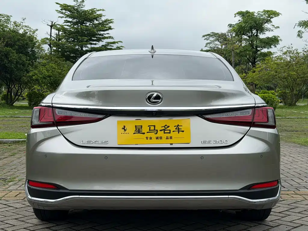 Lexus ES 2023 — фото 15