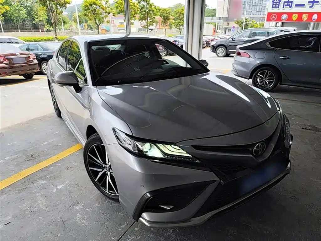 Toyota Camry 2022 — фото 4