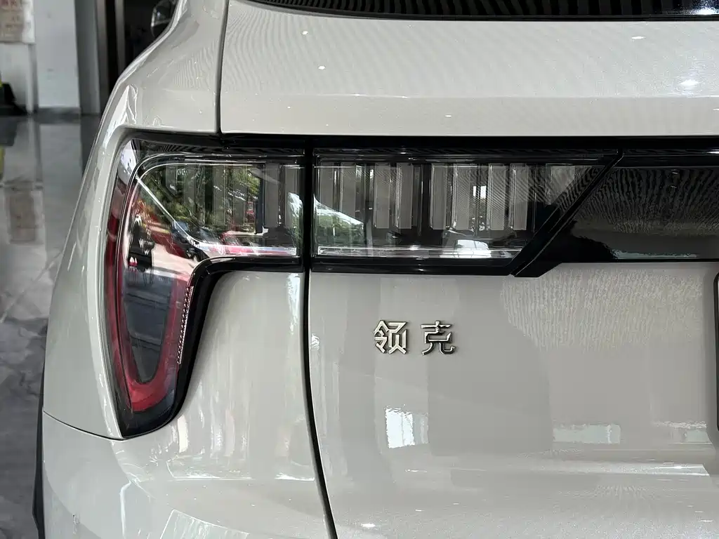 Lynk & Co 01 EM-P 2021 — фото 24