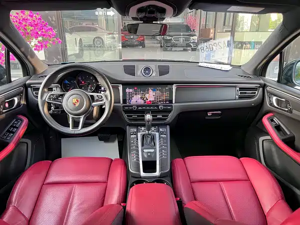 Porsche Macan 2021