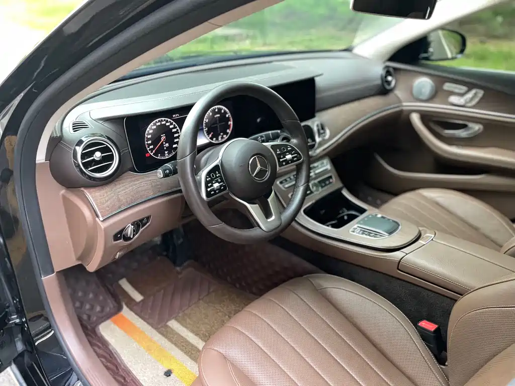 Mercedes-Benz E-Class 2020 — фото 19