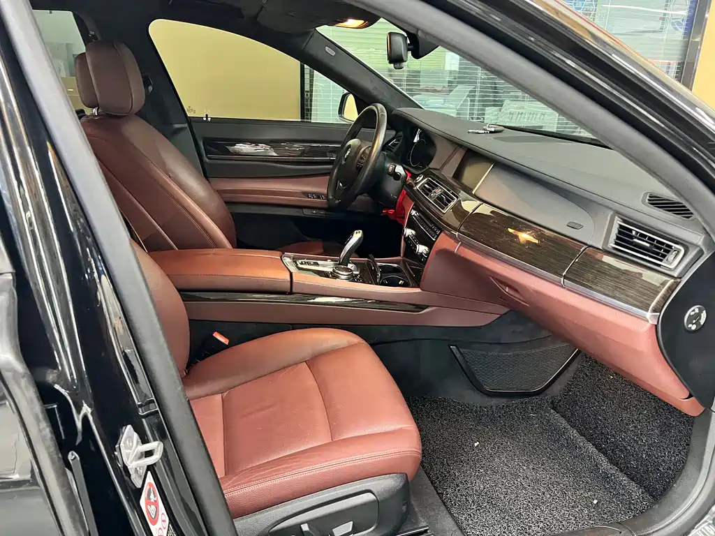 BMW 7 Series 2015 — фото 9