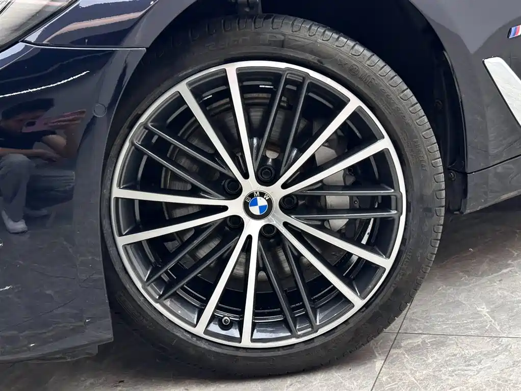 BMW 5 Series 2023 — фото 18
