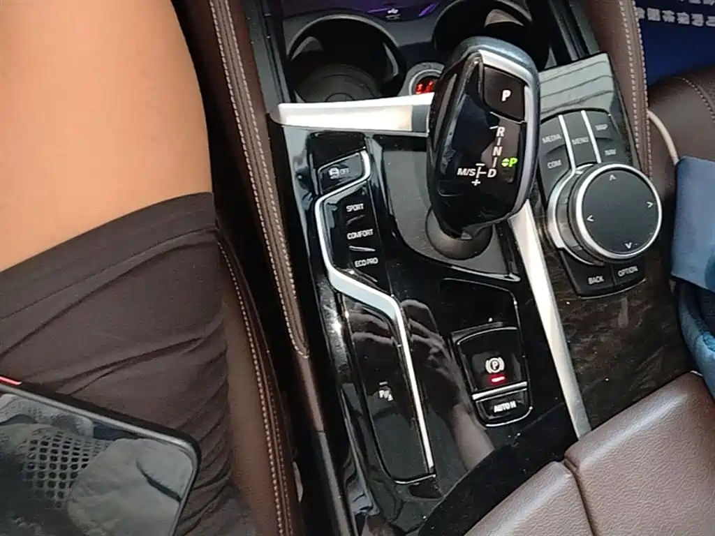 BMW 5 Series 2022 — фото 14